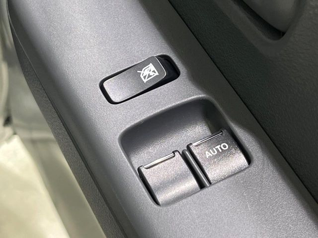 �y�d���i�[�~���[�z�T�C�h�~���[�͓d���i�[���ƂȂ��Ă���A�������ԏ�ł��L�Y�������X�N��}�����܂��B