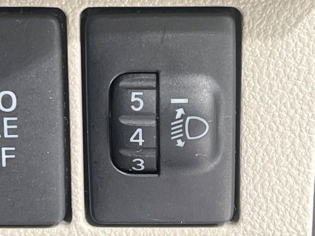 �y�w�b�h���C�g���x���C�U�[�z�ו����ɂ��Ԃ̎p�����ƃw�b�h���C�g��������ɂȂ��Ă��܂����Ɋ��􂵂܂��B���x���C�U�[�ɂ���āA������ƂȂ��Ă��܂������[�r�[���̏Ƃ炷�������������ɂ��܂��B