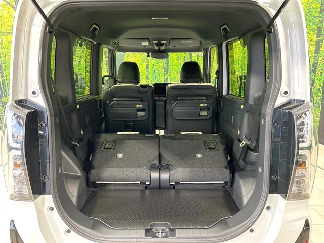 ���i�̂���������ʋ΁A���}���ɏ\���ȉ׎��X�y�[�X���m�ۂ��Ă���܂��B�Z�J���h�V�[�g��|���ƁA�傫�ȉו��̐ύڂ��\�ł���