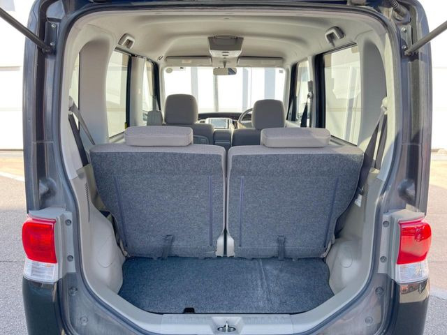 ���i�̂���������ʋ΁A���}���ɏ\���ȉ׎��X�y�[�X���m�ۂ��Ă���܂��B�Z�J���h�V�[�g��|���ƁA�傫�ȉו��̐ύڂ��\�ł���