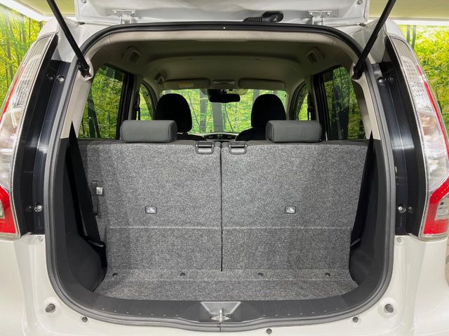 ���i�̂���������ʋ΁A���}���ɏ\���ȉ׎��X�y�[�X���m�ۂ��Ă���܂��B�Z�J���h�V�[�g��|���ƁA�傫�ȉו��̐ύڂ��\�ł���