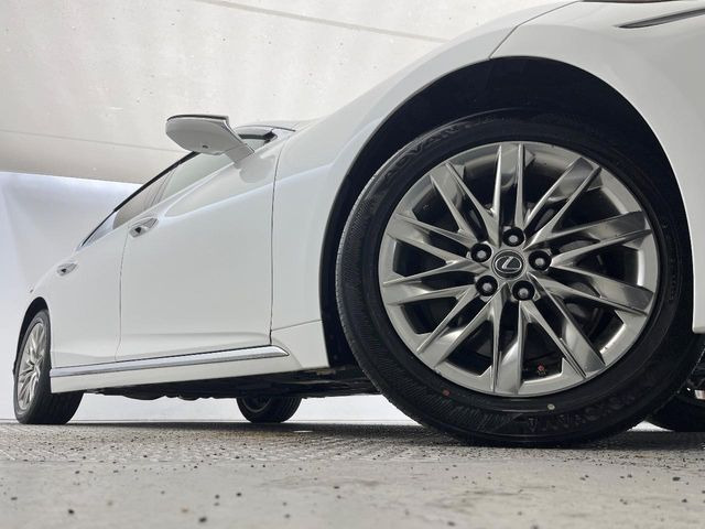 �y����19�C���`�A���~�z�C�[���z�O�ςɃ}�b�`���������A���~�z�C�[���𑕒����Ă���܂��B�e��ЊO�A���~�z�C�[����A�X�^�b�h���X�^�C�����戵�����Ă���܂��B���񂲑��k����������