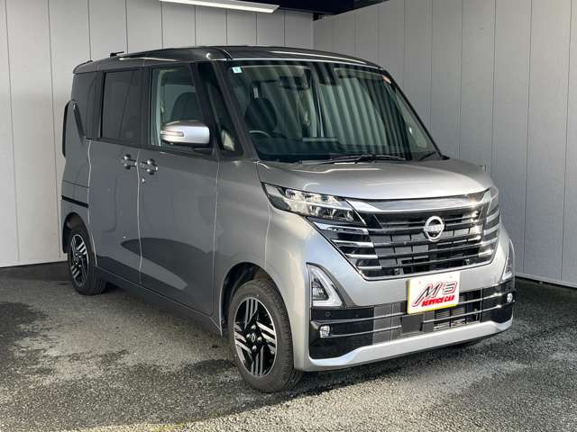 ���ʎԂ́u�T�[�r�X�J�[�G���Y �{�X�v�A�y�����Ԃ́u�T�[�r�X�J�[�G���Y �����X�v���炨�T�������܂��B