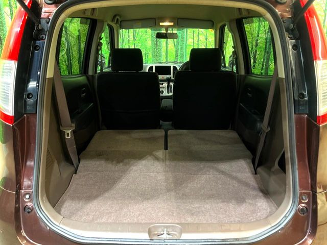 ���i�̂���������ʋ΁A���}���ɏ\���ȉ׎��X�y�[�X���m�ۂ��Ă���܂��B�Z�J���h�V�[�g��|���ƁA�傫�ȉו��̐ύڂ��\�ł���