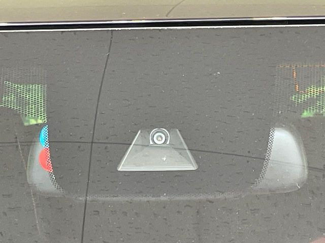 �y�z���_�Z���V���O�z���s���ɑO���̎ԗ�����F�����A�Փ˂������Ȏ��͌x��ƃu���[�L�ŏՓˉ���Ɣ�Q�y�����A�V�X�g�B�����S�Ƀh���C�u�����y���݂��������܂��B