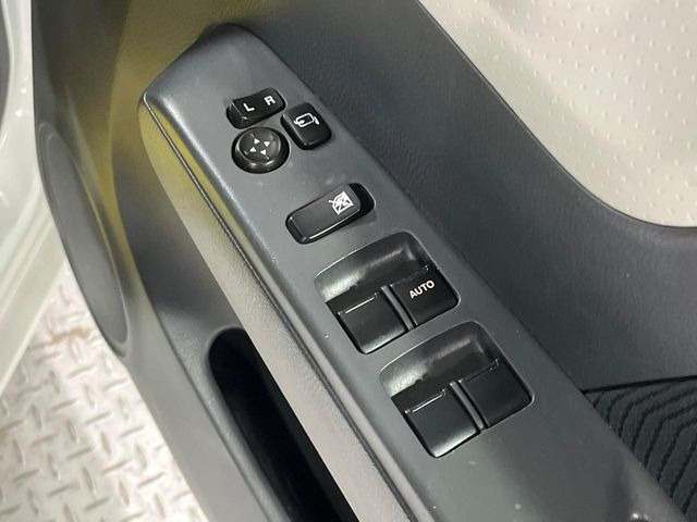 �y�d���i�[�~���[�z�T�C�h�~���[�͓d���i�[���ƂȂ��Ă���A�������ԏ�ł��L�Y�������X�N��}�����܂��B