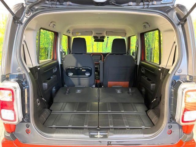 ���i�̂���������ʋ΁A���}���ɏ\���ȉ׎��X�y�[�X���m�ۂ��Ă���܂��B�Z�J���h�V�[�g��|���ƁA�傫�ȉו��̐ύڂ��\�ł���