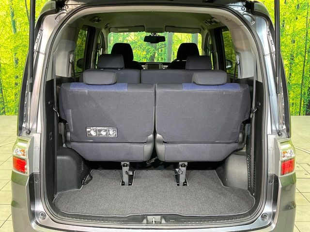 ���i�̂���������ʋ΁A���}���ɏ\���ȉ׎��X�y�[�X���m�ۂ��Ă���܂��B�Z�J���h�V�[�g��|���ƁA�傫�ȉו��̐ύڂ��\�ł���