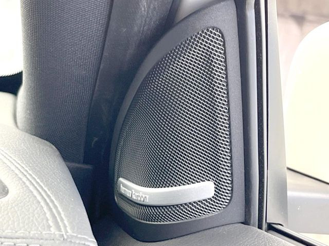 ��harman/kardon�T�E���h�V�X�e��:�I�[�f�B�I��僁�[�J�[����|����v���~�A���X�s�[�J�[�𑕔��B�����̃X�s�[�J�[����A���̗������܂ŕ����鍂�i���ȉ��y�����y���݂��������܂��B