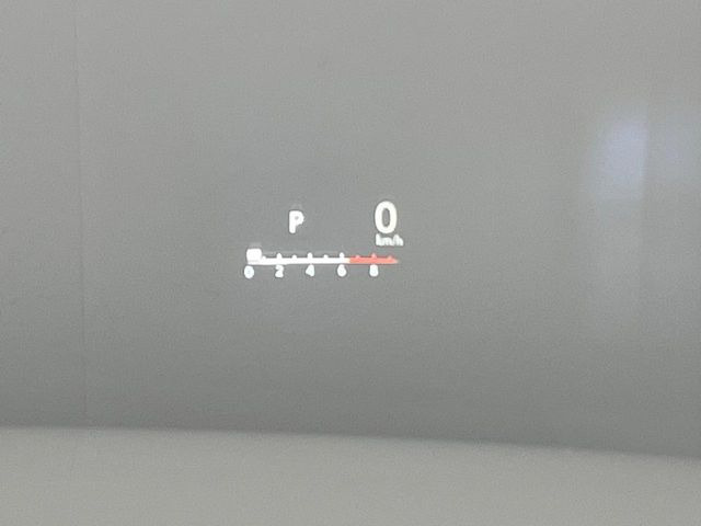 �y�J���[�w�b�h�A�b�v�f�B�X�v���C�z���݂̑��x�⑖�s�����f�W�^���\���ŉ^�]�ȑO���̃K���X�ɓ��e!�J���[�t���Ŏ��F���������A�^�]���ڐ������炳���K�v�ȏ����m�F�ł���̂łƂ��Ă��֗��ň��S!