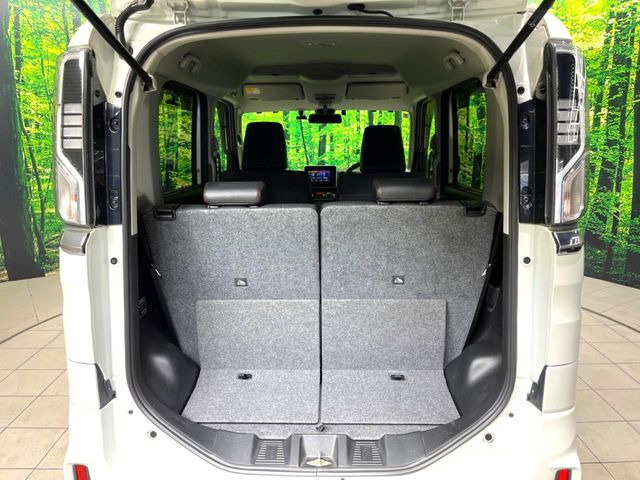 ���i�̂���������ʋ΁A���}���ɏ\���ȉ׎��X�y�[�X���m�ۂ��Ă���܂��B�Z�J���h�V�[�g��|���ƁA�傫�ȉו��̐ύڂ��\�ł���