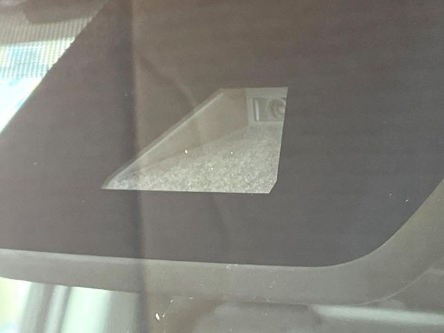 【トヨタセーフティセンス】走行中に前方の車両等を認識し、衝突しそうな時は警報とブレーキで衝突回避と被害軽減をアシスト。より安全にドライブをお楽しみいただけます。