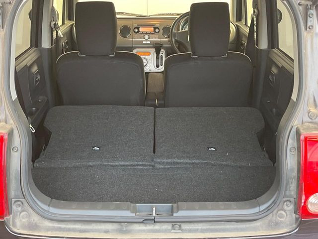 ���i�̂���������ʋ΁A���}���ɏ\���ȉ׎��X�y�[�X���m�ۂ��Ă���܂��B�Z�J���h�V�[�g��|���ƁA�傫�ȉו��̐ύڂ��\�ł���