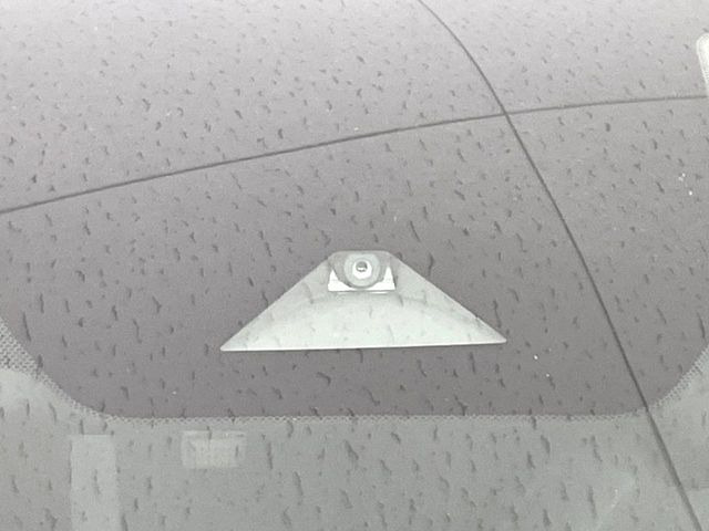 �y�C���e���W�F���g�G�}�[�W�F���V�[�u���[�L�z�t�����g�J�����őO���̎ԗ�����s�҂����m�B�Փ˂������Ȏ��͏Փ˔�Q�y���u���[�L���쓮�A�Փˉ�����T�|�[�g�B�����S�Ƀh���C�u�����y���݂��������܂��B