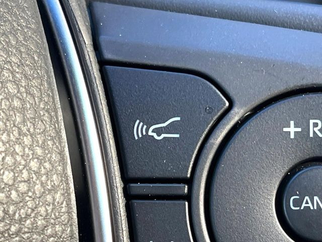 �y�g���^�Z�[�t�e�B�Z���X�z���s���ɑO���̎ԗ�����F�����A�Փ˂������Ȏ��͌x��ƃu���[�L�ŏՓˉ���Ɣ�Q�y�����A�V�X�g�B�����S�Ƀh���C�u�����y���݂��������܂��B