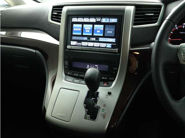 【純正8インチナビゲーションシステム装備】CDやDVD再生、高速録音機能など多彩な機能を取り揃えております!