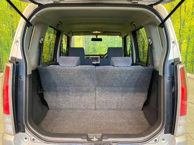 ���i�̂���������ʋ΁A���}���ɏ\���ȉ׎��X�y�[�X���m�ۂ��Ă���܂��B�Z�J���h�V�[�g��|���ƁA�傫�ȉו��̐ύڂ��\�ł���