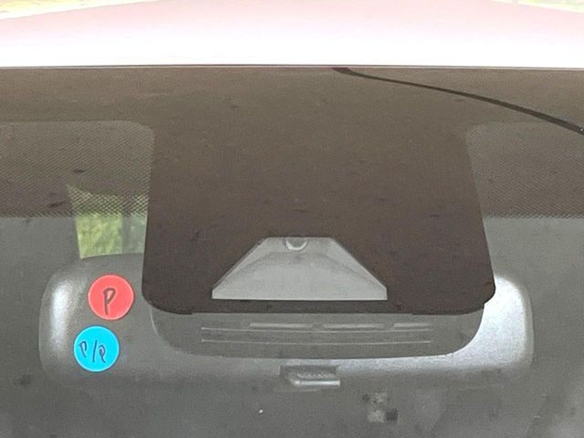 �y�g���^�Z�[�t�e�B�Z���X�z���s���ɑO���̎ԗ�����F�����A�Փ˂������Ȏ��͌x��ƃu���[�L�ŏՓˉ���Ɣ�Q�y�����A�V�X�g�B�����S�Ƀh���C�u�����y���݂��������܂��B