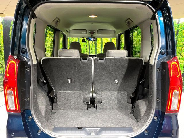 ���i�̂���������ʋ΁A���}���ɏ\���ȉ׎��X�y�[�X���m�ۂ��Ă���܂��B�Z�J���h�V�[�g��|���ƁA�傫�ȉו��̐ύڂ��\�ł���