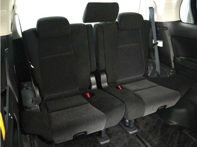 サードシートも広々とした空間をご用意しております!シートアレンジにて、快適スペースを作ることも可能となっております!アレンジパターンも豊富で、様々なシーンにご利用いただけます!