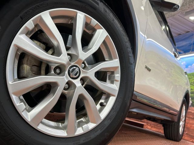 �y����17�C���`�A���~�z�C�[���z�O�ςɃ}�b�`���������A���~�z�C�[���𑕒����Ă���܂��B�e��ЊO�A���~�z�C�[����A�X�^�b�h���X�^�C�����戵�����Ă���܂��B���񂲑��k����������