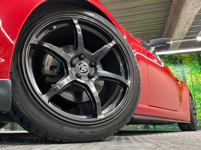 �y18�C���`�A���~�z�C�[���z�O�ςɃ}�b�`�����A���~�z�C�[���𑕒����Ă���܂��B�e��A���~�z�C�[����A�X�^�b�h���X�^�C�����戵�����Ă���܂��B���񂲑��k����������