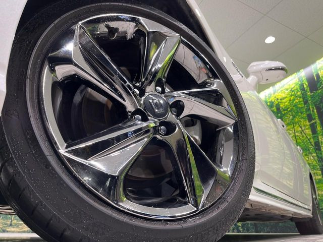 �y����18�C���`�A���~�z�C�[���z�O�ςɃ}�b�`���������A���~�z�C�[���𑕒����Ă���܂��B�e��ЊO�A���~�z�C�[����A�X�^�b�h���X�^�C�����戵�����Ă���܂��B���񂲑��k����������