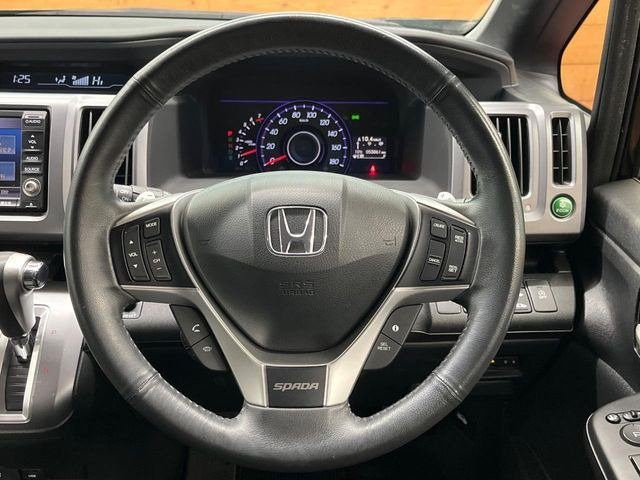 �y�����v�����X�e�A�����O�z�㎿�Ȋv���g�p���邱�ƂŁA��ɂ����������݂ƂĂ��^�]���₷���n���h���ł���