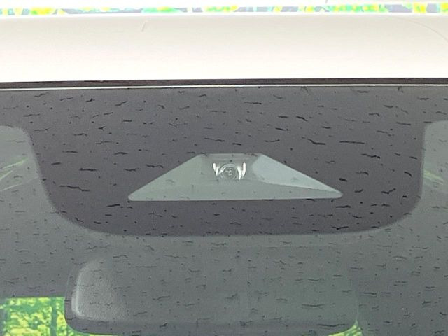 �y�z���_�Z���V���O�z���s���ɑO���̎ԗ�����F�����A�Փ˂������Ȏ��͌x��ƃu���[�L�ŏՓˉ���Ɣ�Q�y�����A�V�X�g�B�����S�Ƀh���C�u�����y���݂��������܂��B