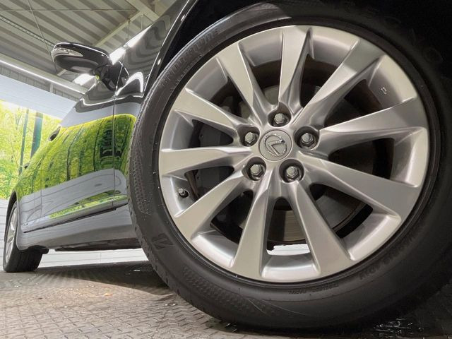 �y����18�C���`�A���~�z�C�[���z�O�ςɃ}�b�`���������A���~�z�C�[���𑕒����Ă���܂��B�e��ЊO�A���~�z�C�[����A�X�^�b�h���X�^�C�����戵�����Ă���܂��B���񂲑��k����������