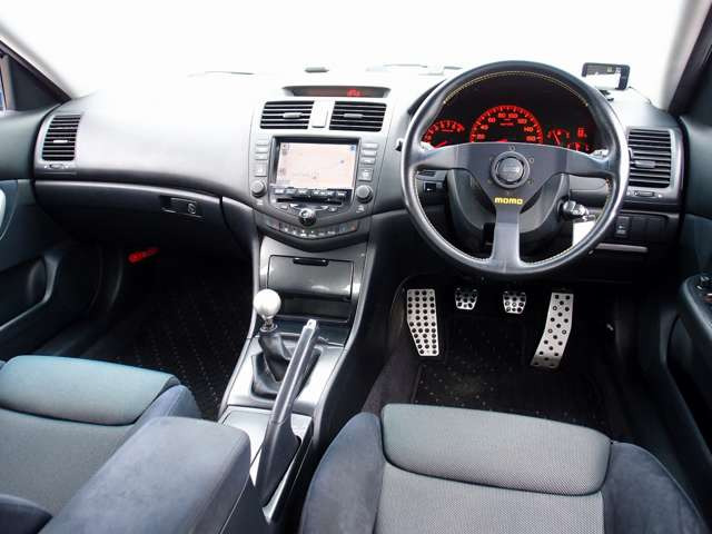 �������Y��Ƀ��[���N���[�j���O�ς݂ƂȂ�܂��B���΂��̌��ȏL����F���܂̏L����������܂���B����]�ɉ�����RECARO���Ȃǂ̃X�|�[�c�V�[�g�ɕύX���\�ł��B���C�y�ɂ����k�������܂�