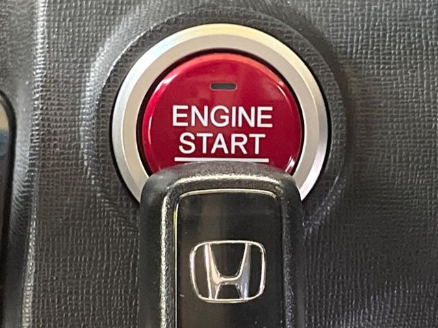 �yHonda�X�}�[�g�L�[�z�J�o����|�P�b�g�ɓ��ꂽ�܂܂ł��h�A�̎{���E�������\�ȃX�}�[�g�L�[�𑕔��B�G���W���̃I���E�I�t�����J�M�����o���K�v����������Ƃ��Ă��֗��ł���