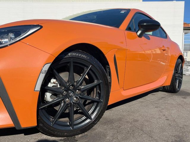 �y����18�C���`�A���~�z�C�[���z�O�ςɃ}�b�`���������A���~�z�C�[���𑕒����Ă���܂��B�e��ЊO�A���~�z�C�[����A�X�^�b�h���X�^�C�����戵�����Ă���܂��B���񂲑��k����������