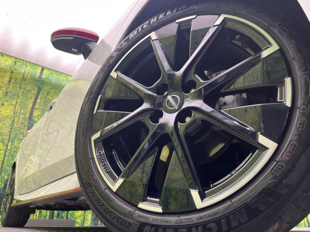 �y����17�C���`�A���~�z�C�[���z�O�ςɃ}�b�`���������A���~�z�C�[���𑕒����Ă���܂��B�e��ЊO�A���~�z�C�[����A�X�^�b�h���X�^�C�����戵�����Ă���܂��B���񂲑��k����������