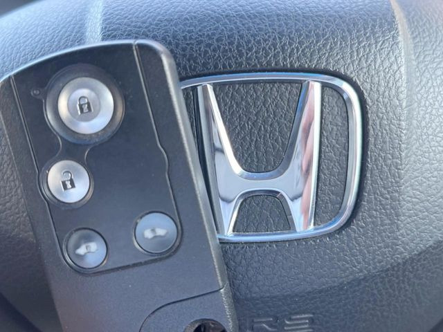 �yHonda�X�}�[�g�L�[�z�J�o����|�P�b�g�ɓ��ꂽ�܂܂ł��h�A�̎{���E�������\�ȃX�}�[�g�L�[�𑕔��B�G���W���̃I���E�I�t�����J�M�����o���K�v����������Ƃ��Ă��֗��ł���