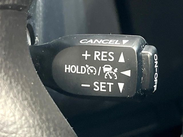 【レーダークルーズコントロール】高速道路での長距離走行が楽に!!自動で速度を保つクルーズコントロールが、衝突軽減システムと連携し、前方の車両を感知して車間を保つように速度調節してくれます!!