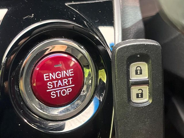 �yHonda�X�}�[�g�L�[�z�J�o����|�P�b�g�ɓ��ꂽ�܂܂ł��h�A�̎{���E�������\�ȃX�}�[�g�L�[�𑕔��B�G���W���̃I���E�I�t�����J�M�����o���K�v����������Ƃ��Ă��֗��ł���