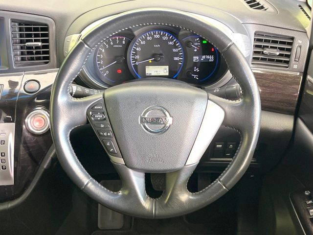 �y�����v�����X�e�A�����O�z�㎿�Ȋv���g�p���邱�ƂŁA��ɂ����������݂ƂĂ��^�]���₷���n���h���ł���