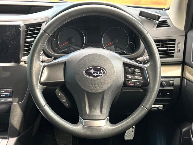 �y�����v�����X�e�A�����O�z�㎿�Ȋv���g�p���邱�ƂŁA��ɂ����������݂ƂĂ��^�]���₷���n���h���ł���