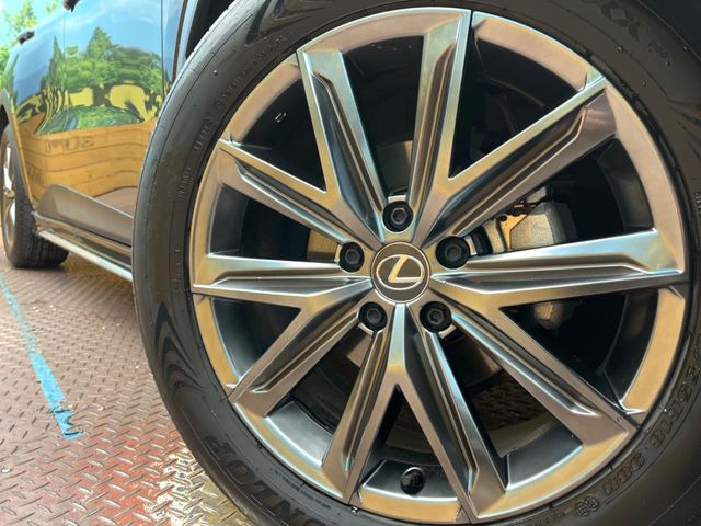 �y����18�C���`�A���~�z�C�[���z�O�ςɃ}�b�`���������A���~�z�C�[���𑕒����Ă���܂��B�e��ЊO�A���~�z�C�[����A�X�^�b�h���X�^�C�����戵�����Ă���܂��B���񂲑��k����������