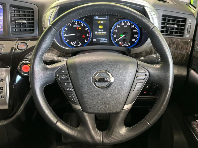 �y�����v�����X�e�A�����O�z�㎿�Ȋv���g�p���邱�ƂŁA��ɂ����������݂ƂĂ��^�]���₷���n���h���ł���