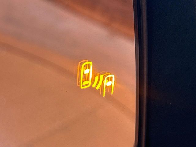 �y�u���C���h�X�|�b�g���[�j���O�z���s���A�h�A�~���[�̎��p�ɂȂ�₷���ӏ��Ɍ㑱�Ԃ��ڋ߂���ƃT�C�h�~���[�t�߂Ɍx����\���A�h���C�o�[�ɒ��ӊ��N�����Ă���܂��B