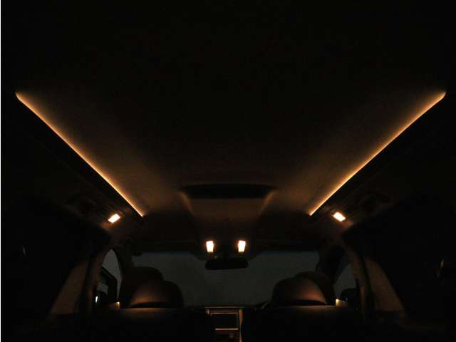 夜間に室内を照らしてくれるルームライトです