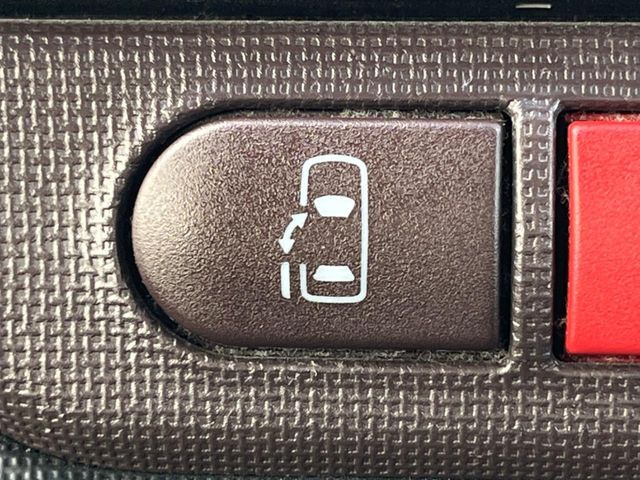 �y�p���[�X���C�h�h�A�z�X�}�[�g�L�[��^�]�Ȃ̃X�C�b�`�ŃX���C�h�h�A�̊J���\���d��������͂����ăh�A���J����K�v�������A���������q�l�ł��A�d���ו��������Ă��鎞�����N�ɊJ���߂ł��܂���