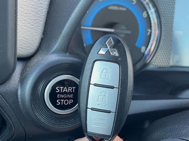 �y�I�y���[�V�����L�[�z�J�o����|�P�b�g�ɓ��ꂽ�܂܂ł��h�A�̎{���E�������\�ȃX�}�[�g�L�[�𑕔��B�G���W���̃I���E�I�t�����J�M�����o���K�v����������Ƃ��Ă��֗��ł���