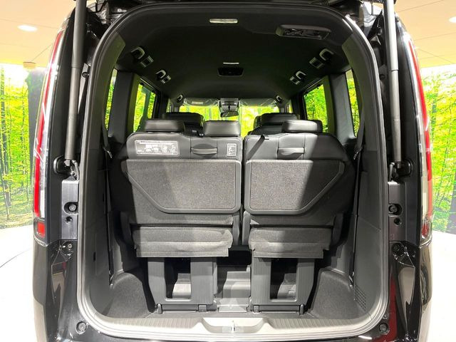 ���i�̂���������ʋ΁A���}���ɏ\���ȉ׎��X�y�[�X���m�ۂ��Ă���܂��B�Z�J���h�V�[�g��|���ƁA�傫�ȉו��̐ύڂ��\�ł���