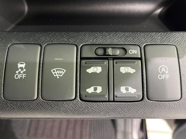 �y�����X���C�h�h�A�z���ԏ�ŗׂ̎ԂƂ̊Ԋu���������ɂ������A�X���C�h�h�A�Ȃ���S!�h�A�I�[�v������������炸�A�J�������L���̂ŏ��~�肪�Ƃ��Ă��ȒP�ł��B�傫�ȉו��̏o���������Ȃ���\��