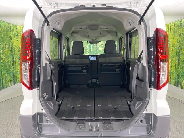 ���i�̂���������ʋ΁A���}���ɏ\���ȉ׎��X�y�[�X���m�ۂ��Ă���܂��B�Z�J���h�V�[�g��|���ƁA�傫�ȉו��̐ύڂ��\�ł���