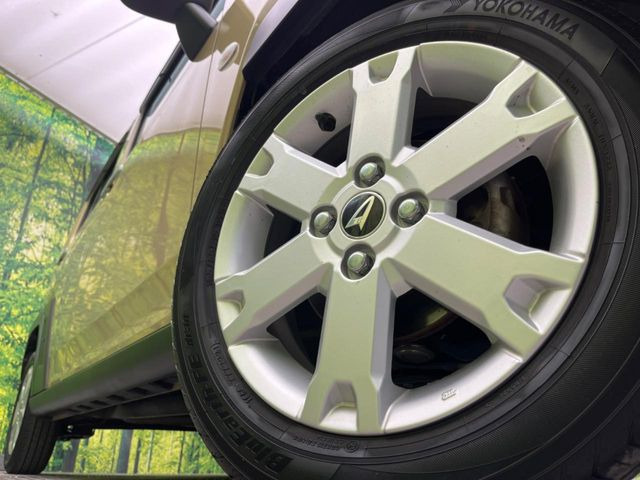 �y����15�C���`�A���~�z�C�[���z�O�ςɃ}�b�`���������A���~�z�C�[���𑕒����Ă���܂��B�e��ЊO�A���~�z�C�[����A�X�^�b�h���X�^�C�����戵�����Ă���܂��B���񂲑��k����������