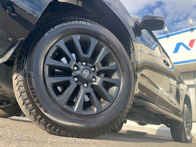 �y����18�C���`�A���~�z�C�[���z�O�ςɃ}�b�`���������A���~�z�C�[���𑕒����Ă���܂��B�e��ЊO�A���~�z�C�[����A�X�^�b�h���X�^�C�����戵�����Ă���܂��B���񂲑��k����������